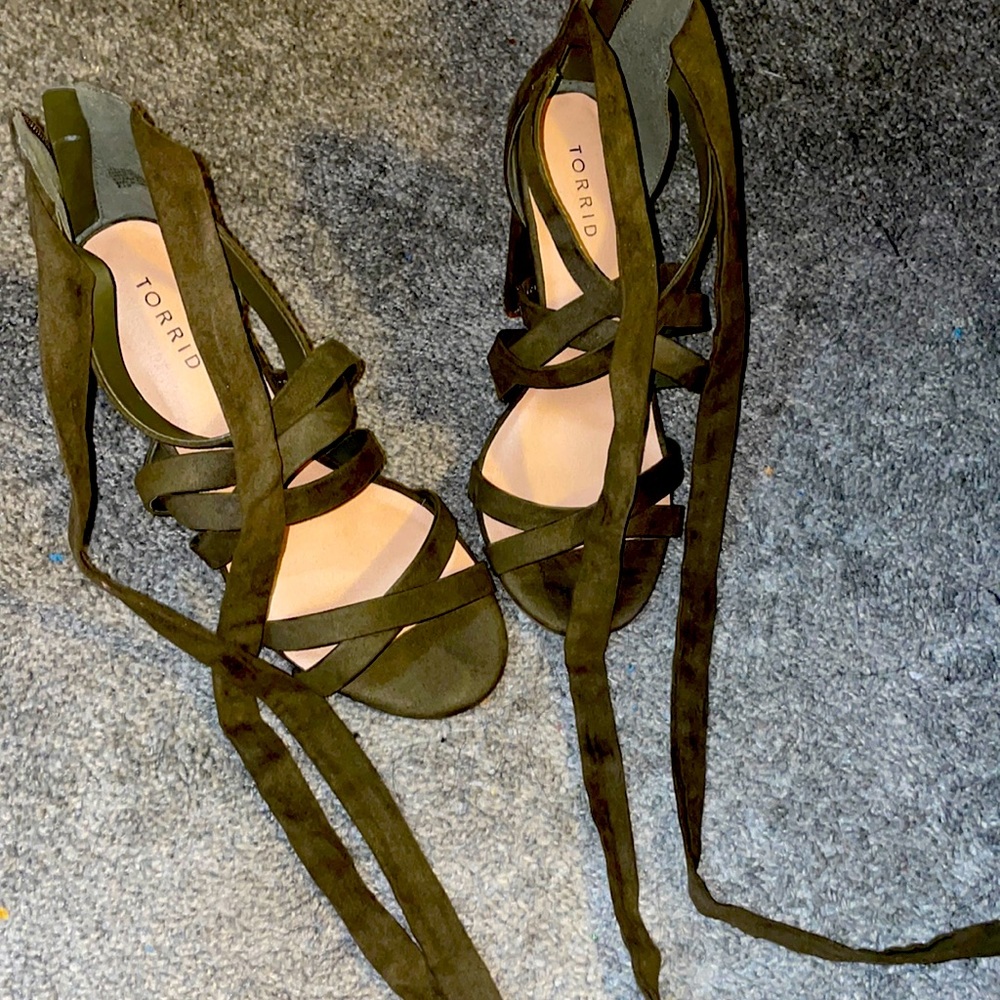 Size 8.5w Torrid lace up chunky heel